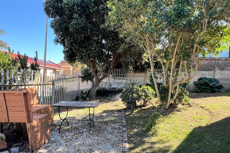 3 Bedroom Property for Sale in Wavecrest Eastern Cape